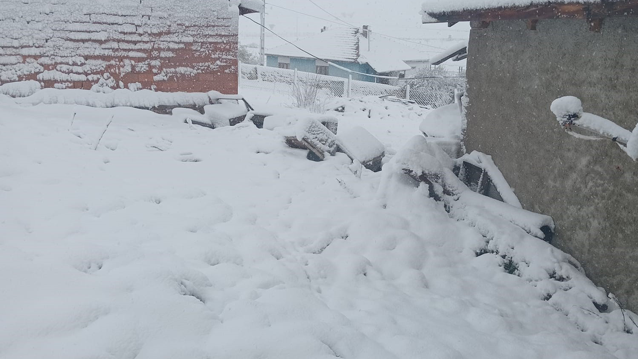 Kırsal Ilçlerde Yüksek Kesimler Karla Kaplandı