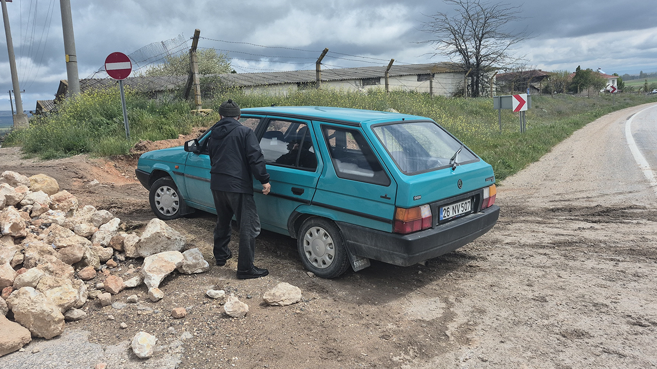 Mahalle Girişi Toprakla Kapandı