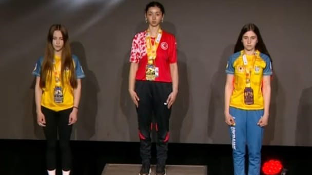 Milli Sporcu Altın Ve Bronz Madalya Kazandı