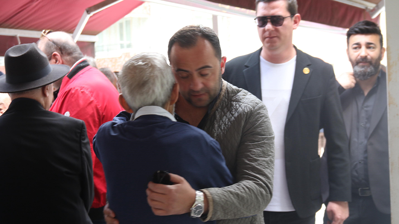 Nihat Atacan Gözyaşları Içinde Son Yolculuğuna Uğurlandı