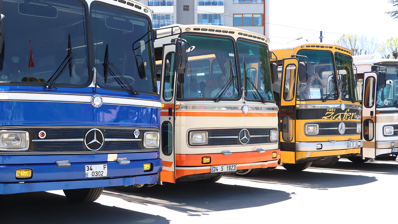Onlarca Farklı Klasik Otobüs Sergilendi