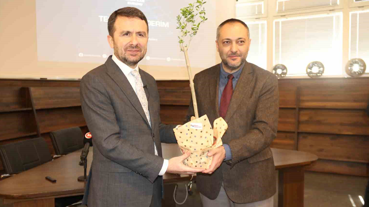 Program Sonunda Teşekkür Ve Çay Adına Fidan Dikim Belgesi Takdim Edildi
