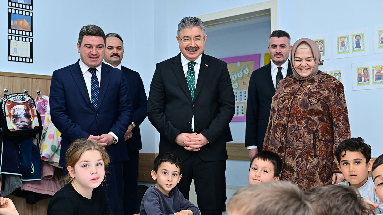 Protokol Üyeleri̇ Siniflari Zi̇yaret Etti̇