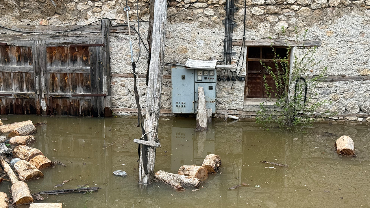 Taşan Baraj Sulari Bölgede Tehli̇ke Oluşturuyor