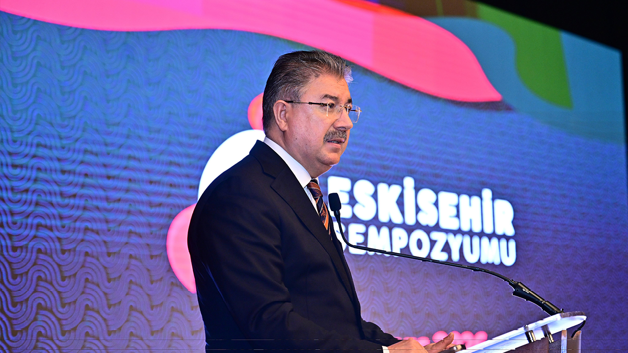 Vali Yılmaz Eskişehir Sempozyumunda Katılımcılara Hitap Etti