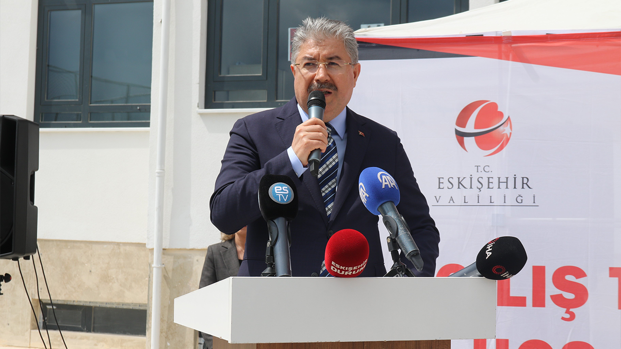 Vali Yılmaz Okul Açılış Töreninde Katılımcılara Hitap Etti