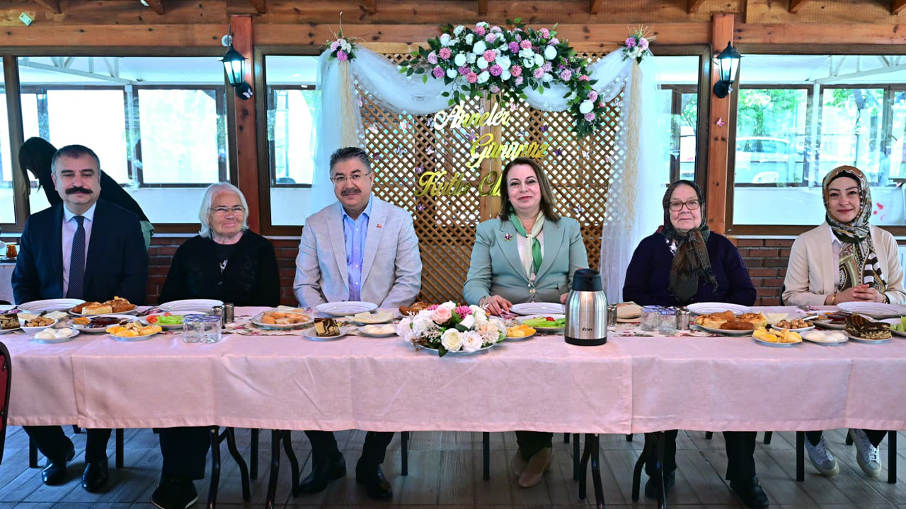 Vali Yılmaz'dan Anneler Günü Ziyareti