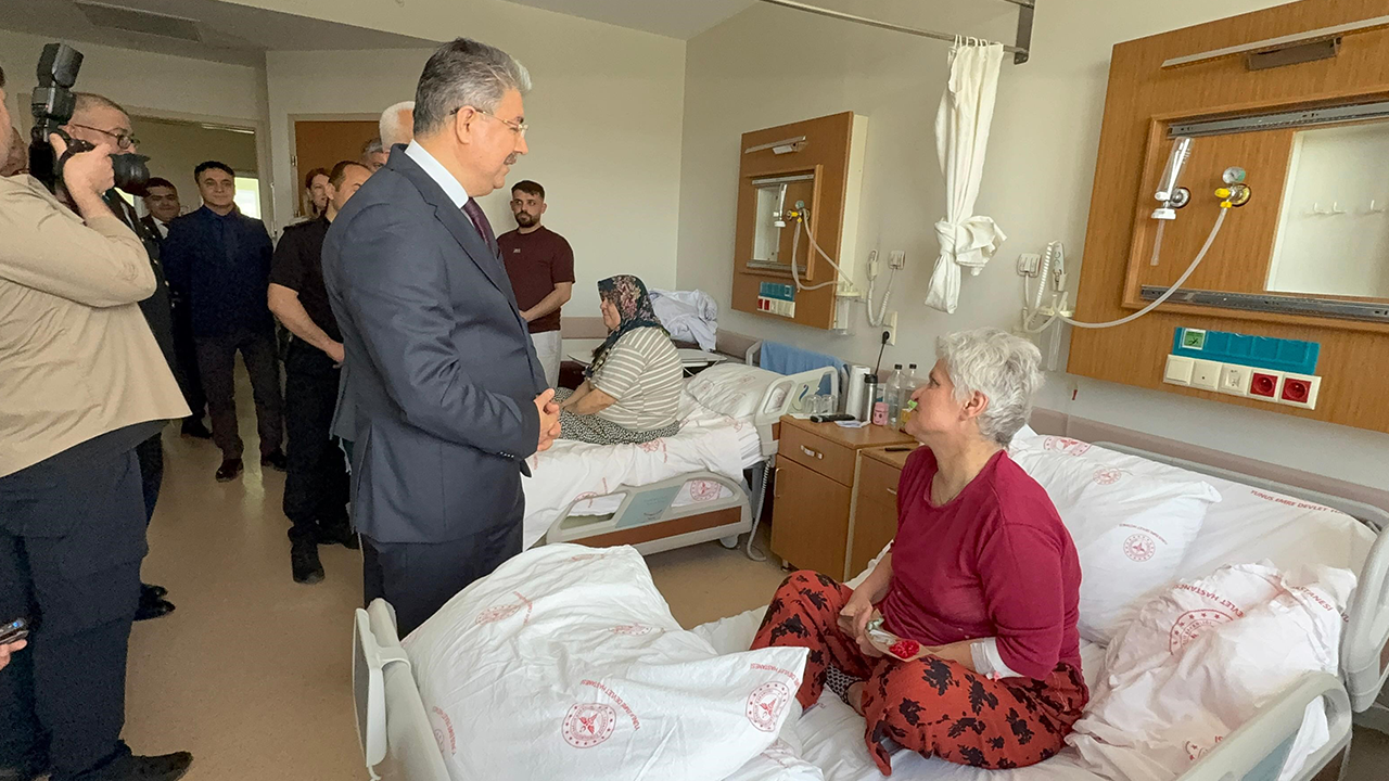 Vali Yılmaz'dan Bayram Dolayısıyla Hastane Ziyareti