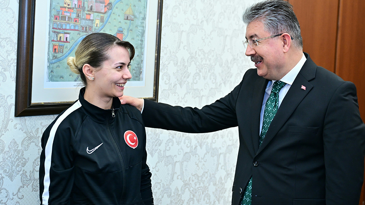 Vali Yılmaz'dan Şampiyon Sporculara Tebrik