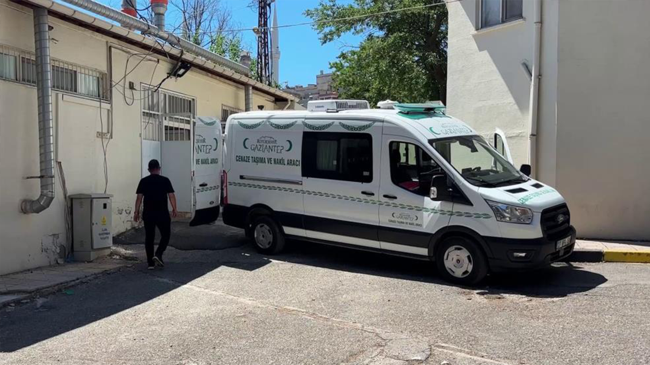 17 Yaşındaki Genç Babasını Pompalı Tüfekle Katletti