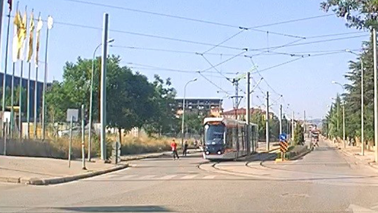Akan Trafikte Çocukların Tehlikeli Oyunu Kameralara Yansıdı