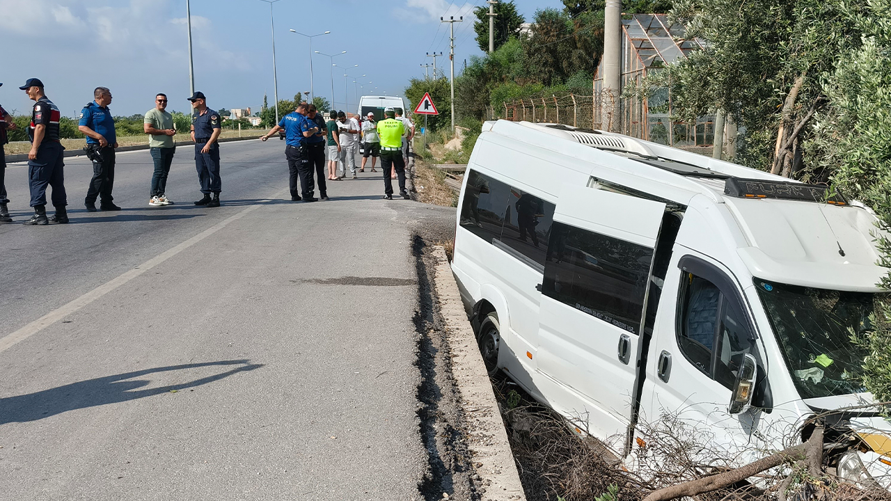 Akılalmaz Olay! Şoföre Saldırıp Minibüsü Kaçırdı Kaza Yaparak Canından Oldu!