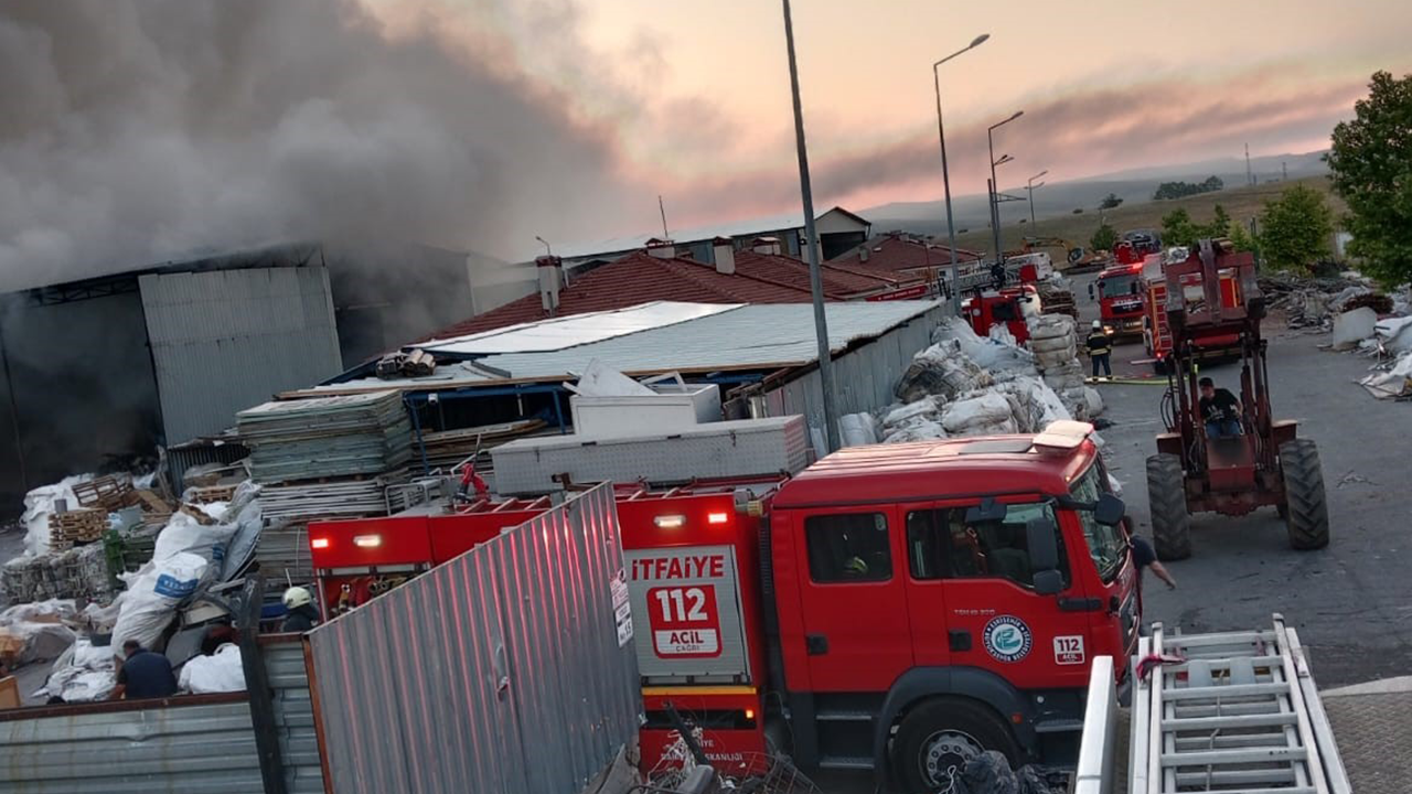 Alevler Itfaiye Ekiplerince Kontrol Altına Alındı