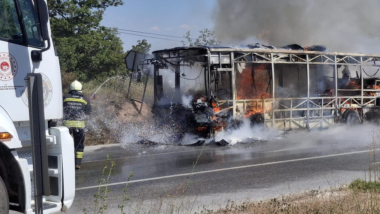 Alevlere Teslim Olan Otobüs Adeta Küle Döndü