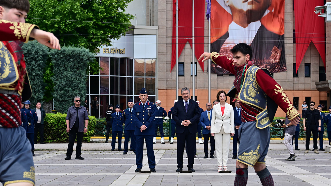 Anma Töreninde Törende Halk Oyunları Gösterileri Düzenlendi