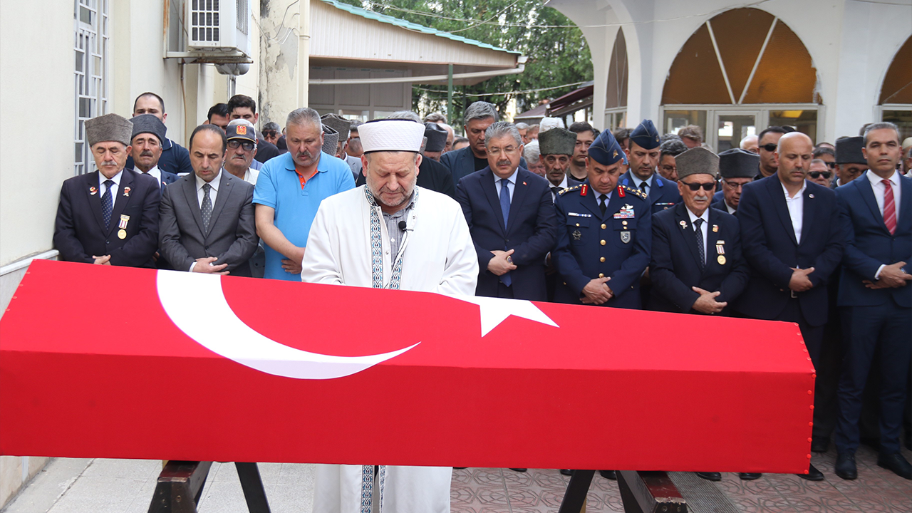 Askeri Cenaze Törenine Çok Sayıda Kişi Katıldı