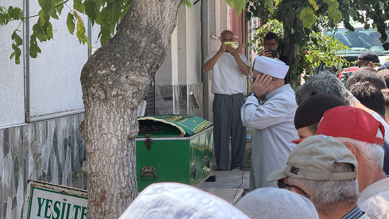 Cenaze Törenine Çok Sayıda Mahalle Sakini Ve Yakınları Katıldı