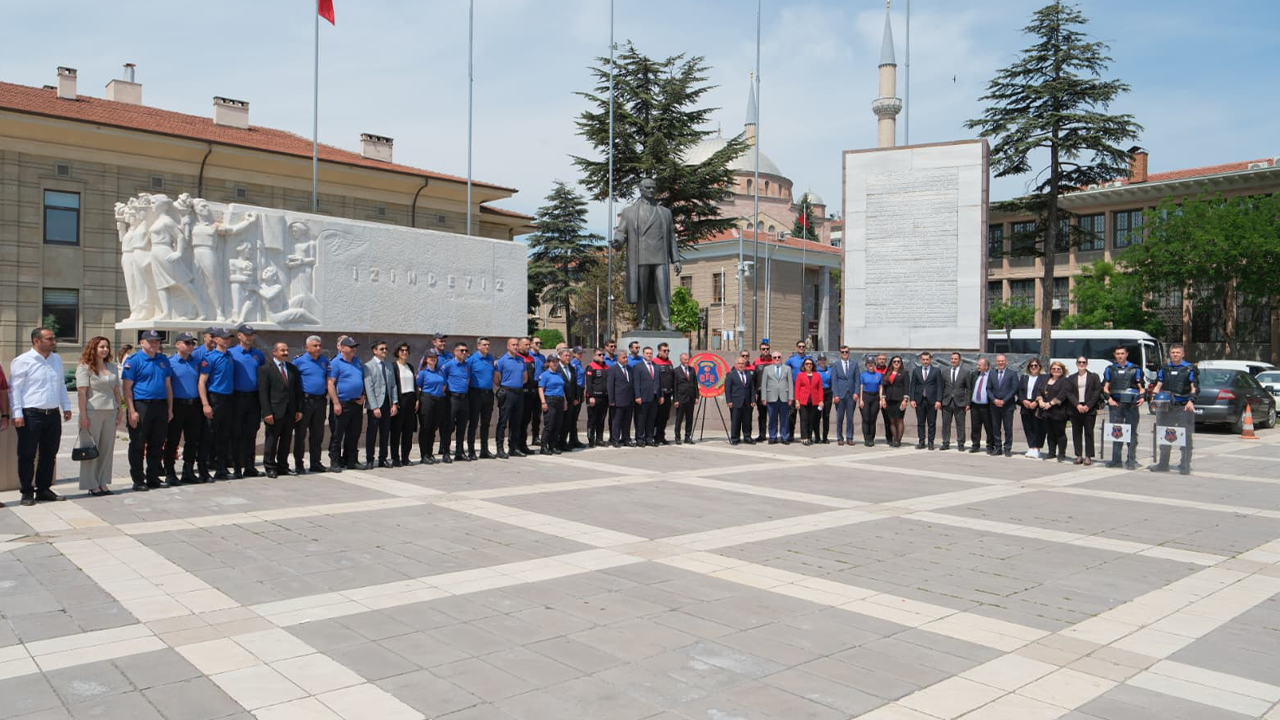 atatürk anıtı'na çelenk sunumu gerçekleştirildi