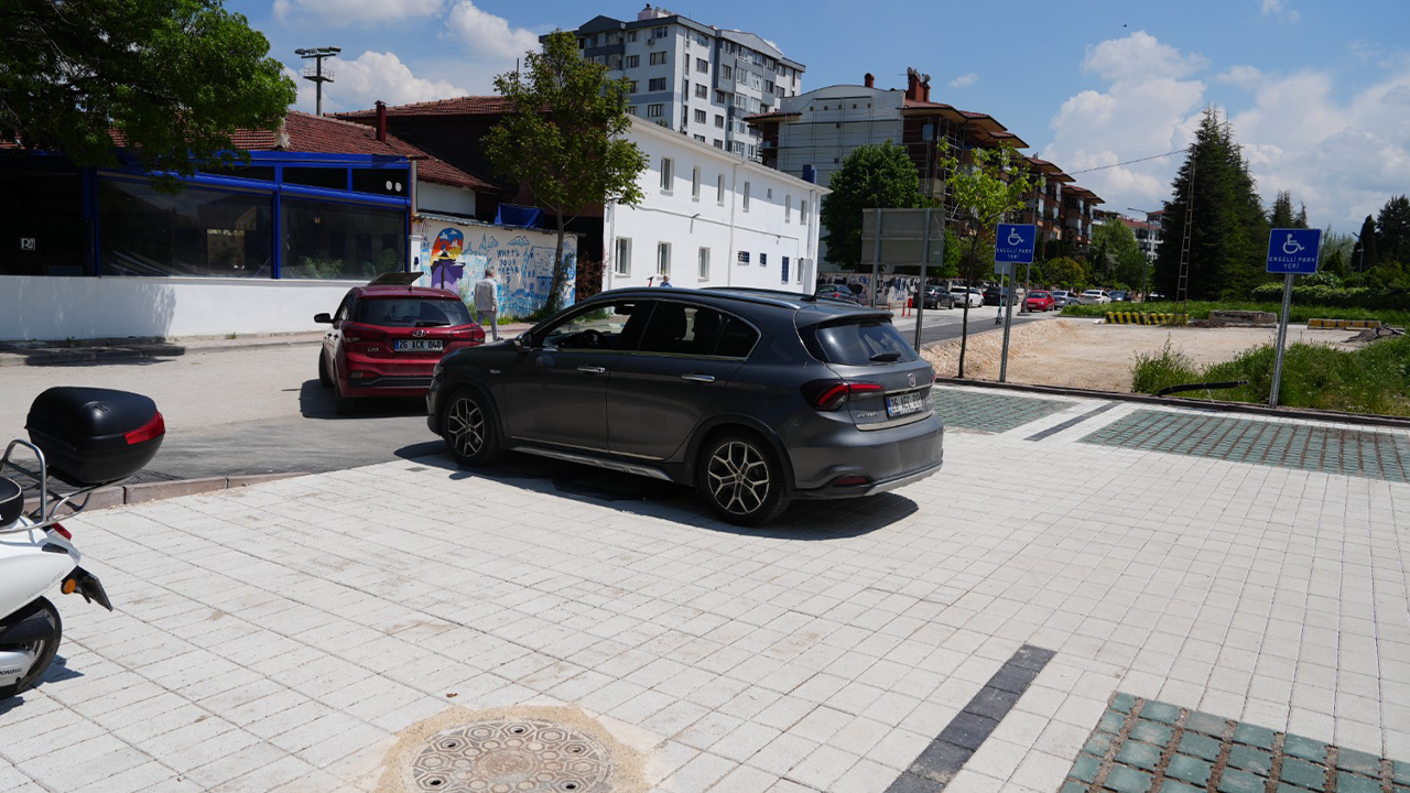Eskişehir Büyükşehir Belediyesi Ücretsiz Otoparkı