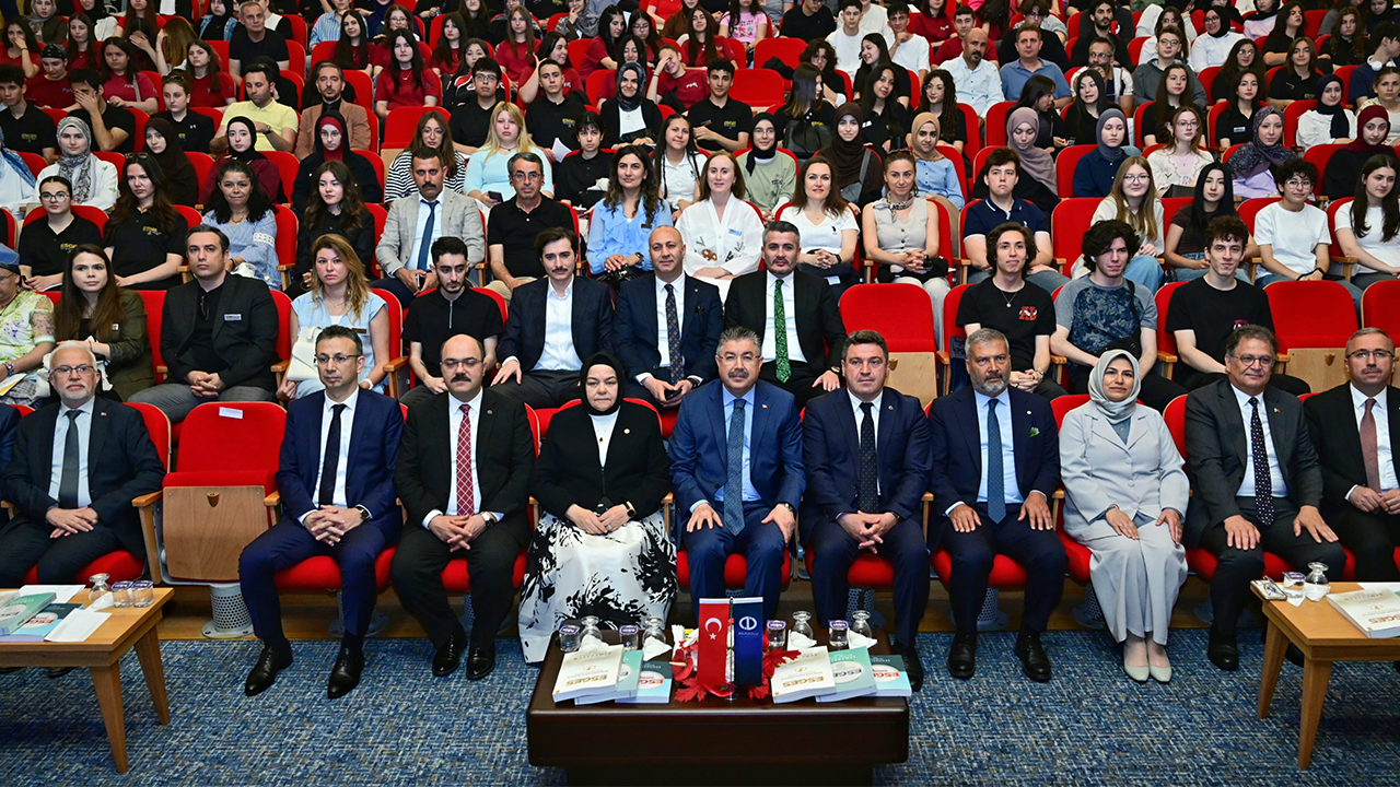 Eskişehir Geleceğin Sesi Öğrenci Sempozyumu Üst Düzey Katılımla Gerçekleşti