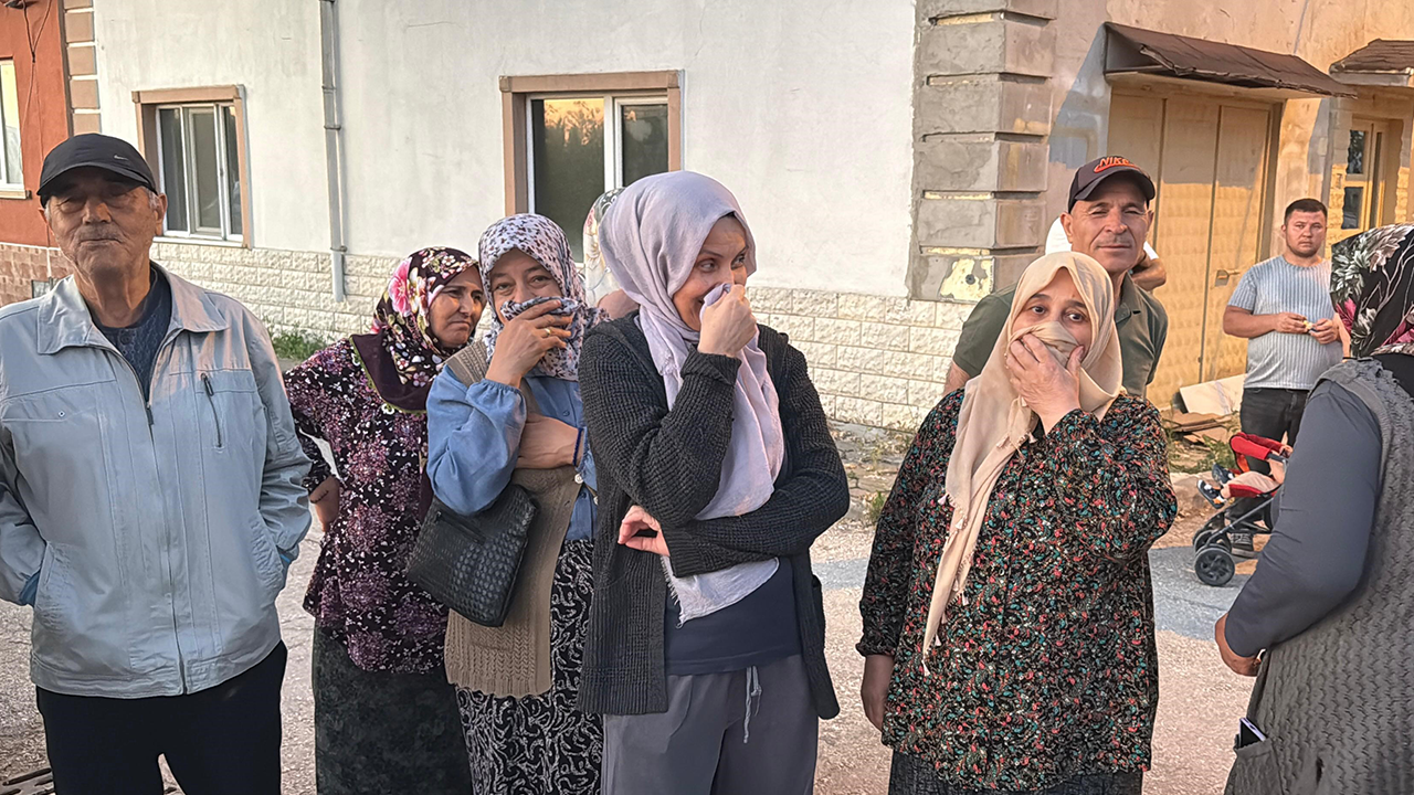 Eskişehir'de Mahalleyi Saran Gübre Kokusu Vatandaşları Bezdirdi!