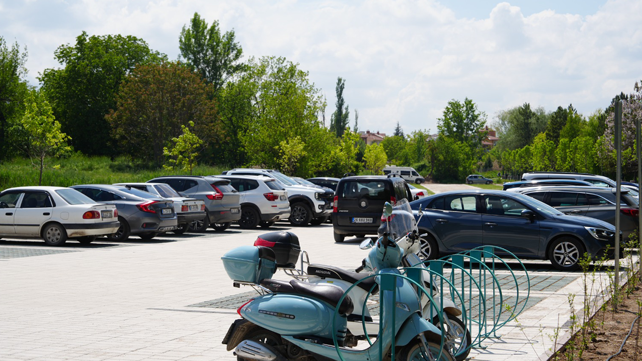 Eskişehir'de Ücretsiz Otopark Hizmete Girdi