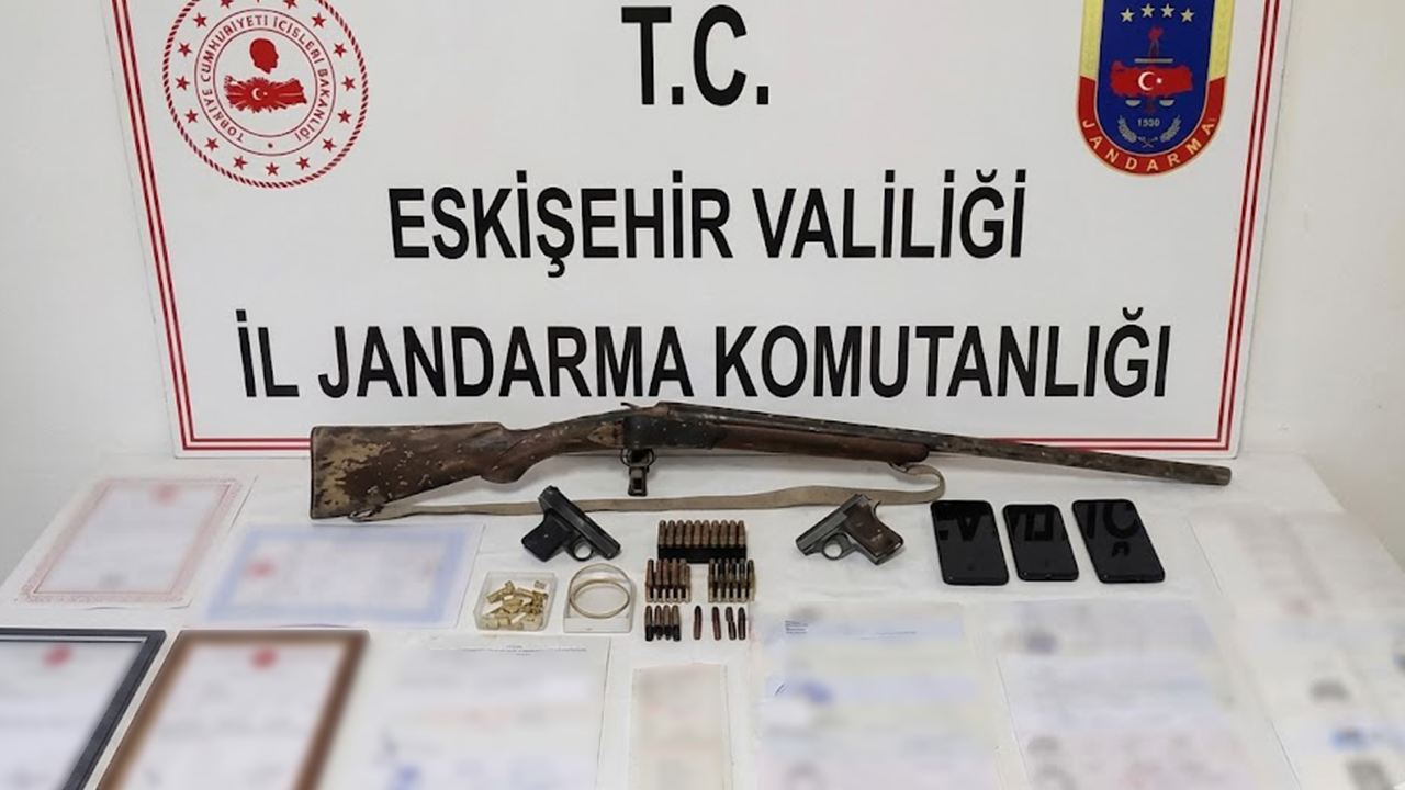 Eskişehir'deki Operasyonda Ele Geçirilen Suç Unsurları
