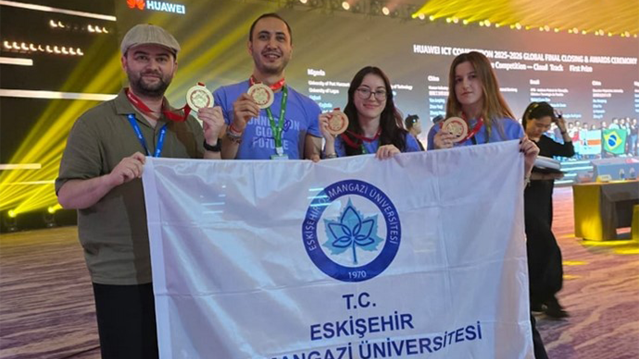 Esogü Öğrenci̇leri̇nden Tari̇hi̇ Başari