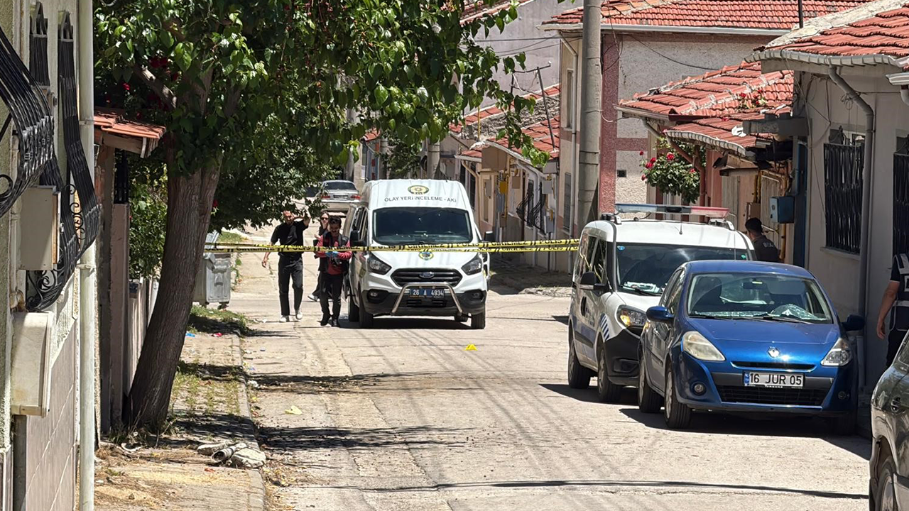 Geri Geri Manevra Yapan Araç Yaşlı Kadına Çarptı