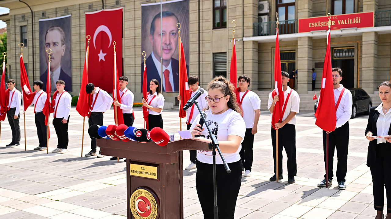 Günün Anlam Ve Önemine Binaen Öğrenciler Şiir Okudu