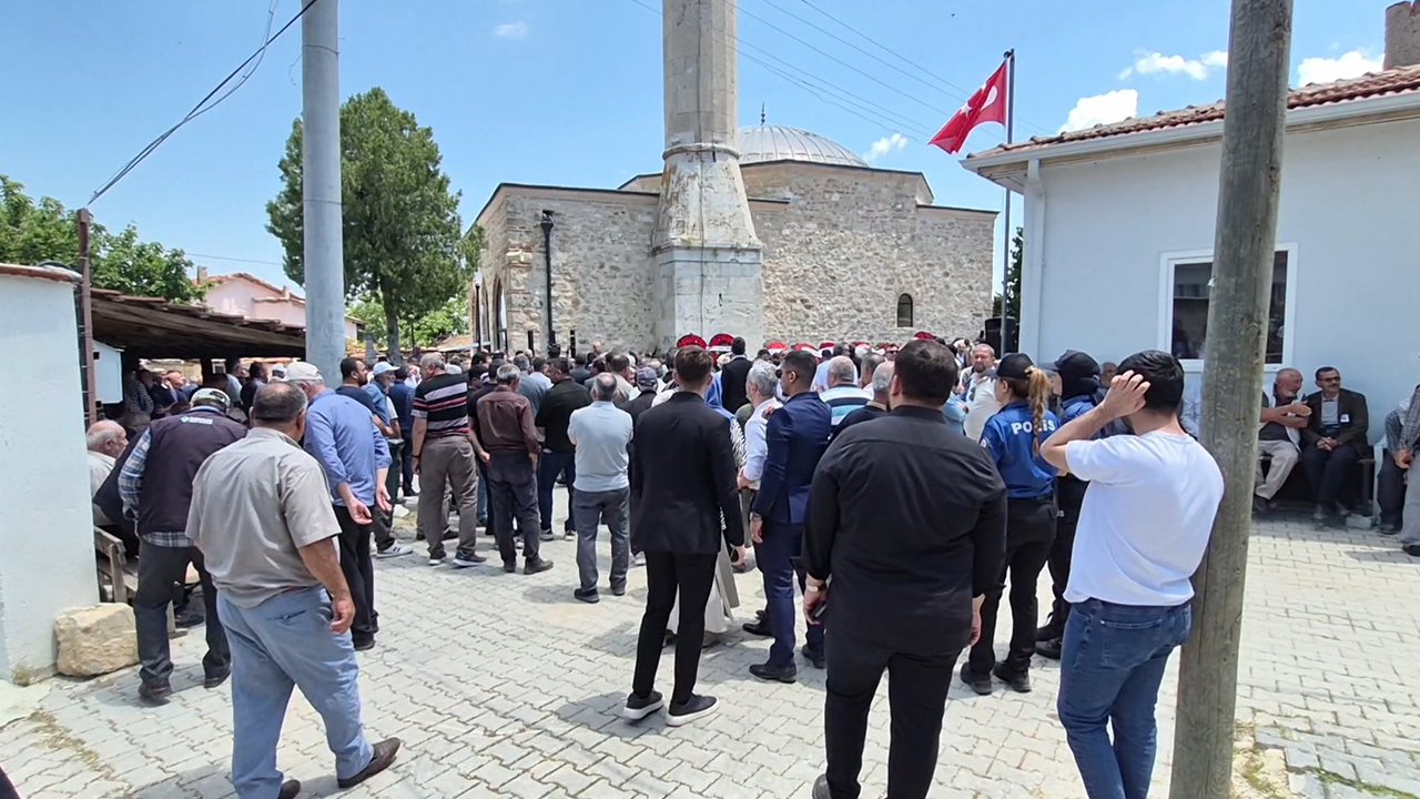 Hali̇l Nural Desti̇ci̇ Cenaze Töreni̇ne Çok Sayida Vatandaş Katilim Gösterdi̇