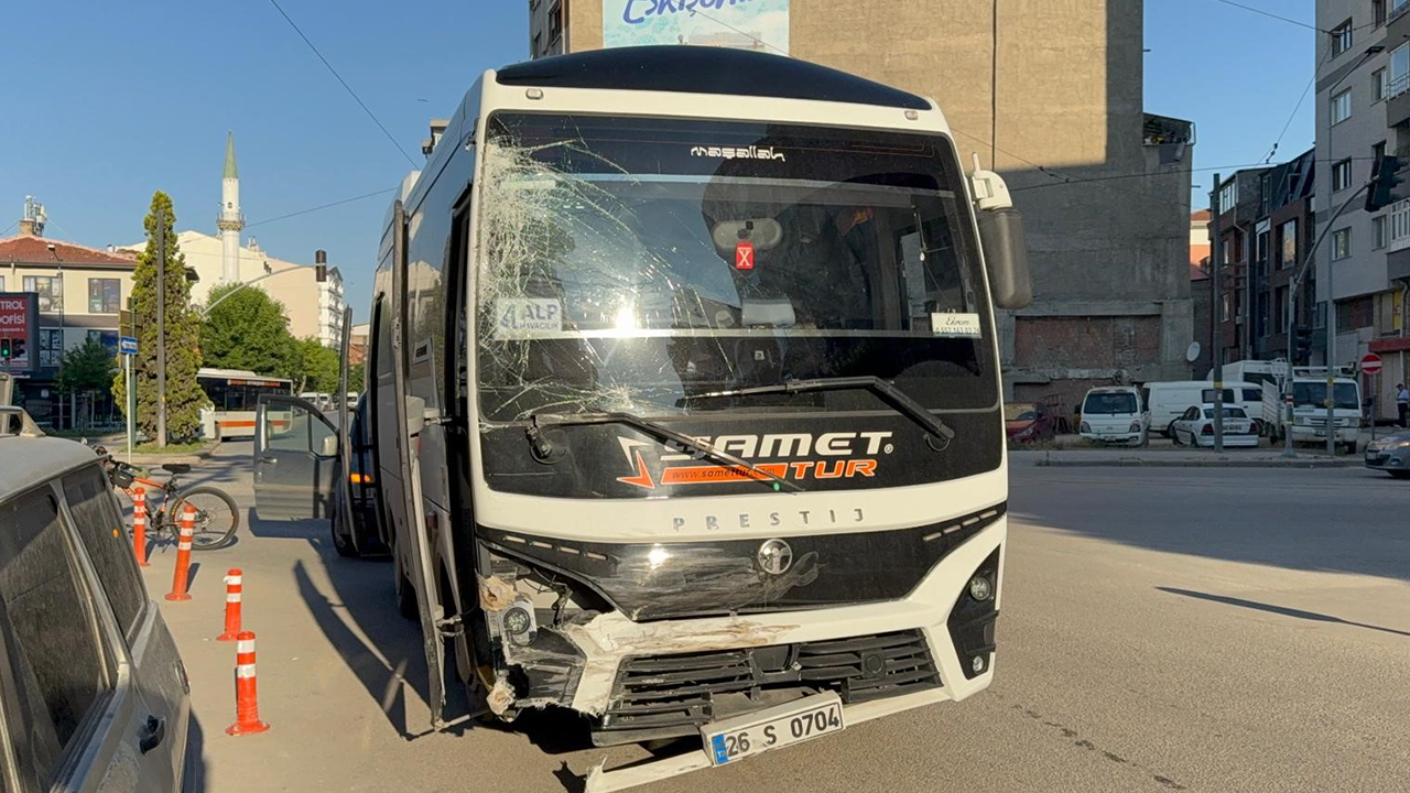Her Iki Araçta Da Kazayla Birlikte Maddi Hasar Meydana Geldi