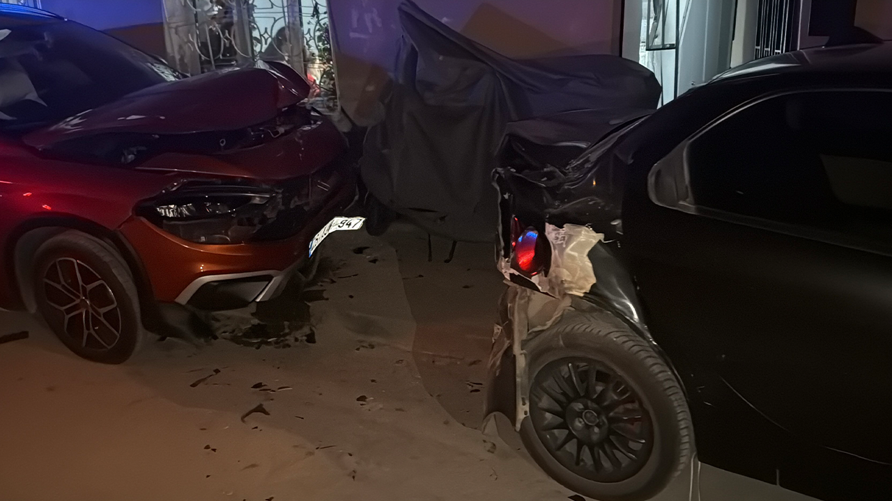 Kaza Nedeniyle Araçlarda Büyük Çaplı Hasar Oluştu