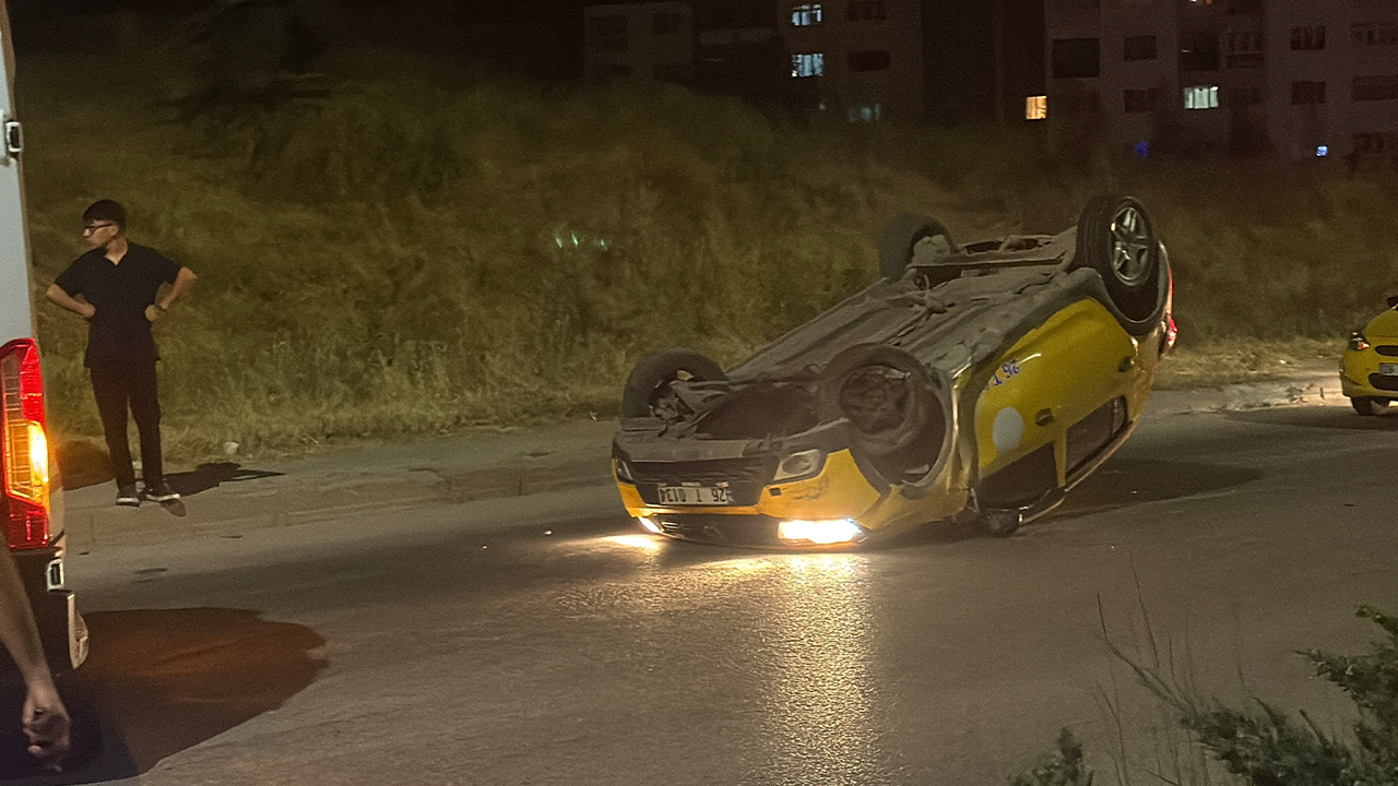 Kontrolden Çıkan Taksi Ters Döndü