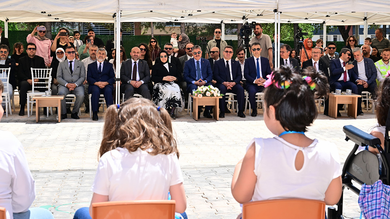 Öğrencilerin Gösterileri Ilgiyle Takip Edildi