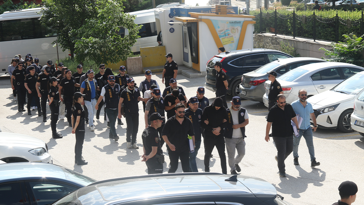 Operasyon Kapsamında Çok Syaıda Kişi Gözaltına Alındı