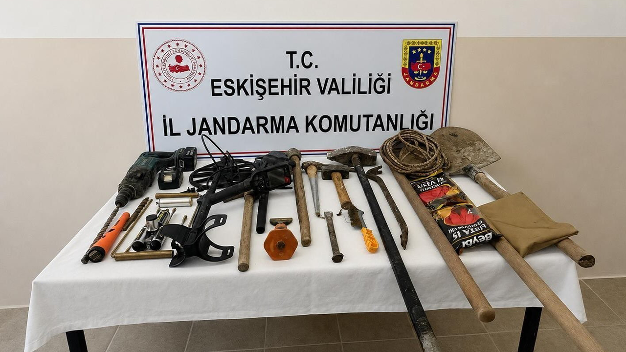 Operasyonda Muhtelif Kazı Araç Gereçleri Ele Geçirildi