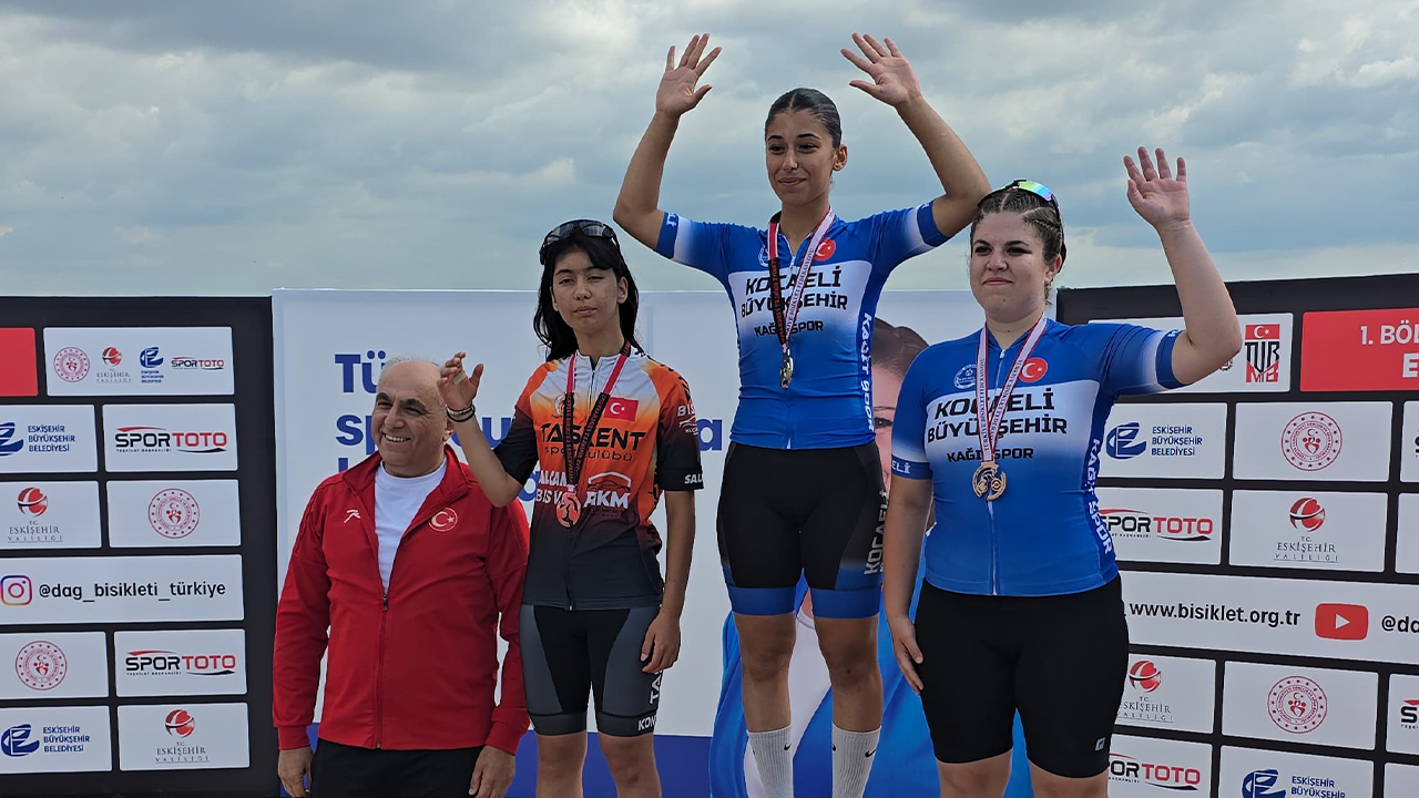 Sporcular Birincilik Için Kıyasıya Yarıştı