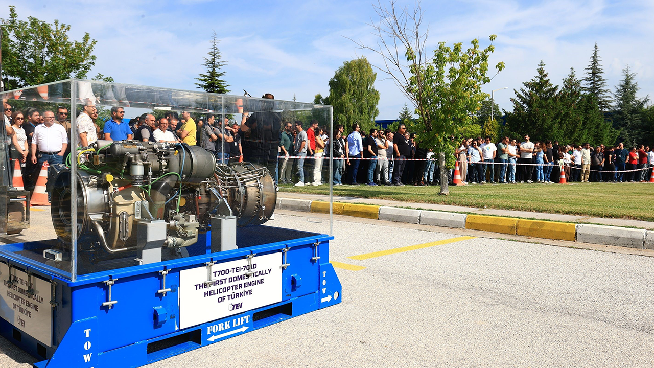 Tei Çalışanları Ve T700 Tei 701D Motoru