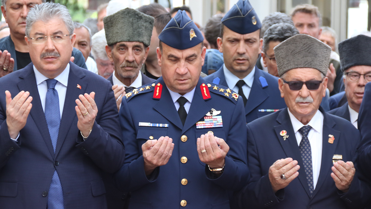 Törene Kıbrıs Gazileri Ve Kent Protokolü De Katıldı