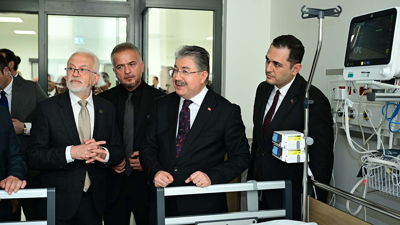 Vali Yılmaz Yoğun Bakım Alanına Ilişkin Incelemelerde Bulundu