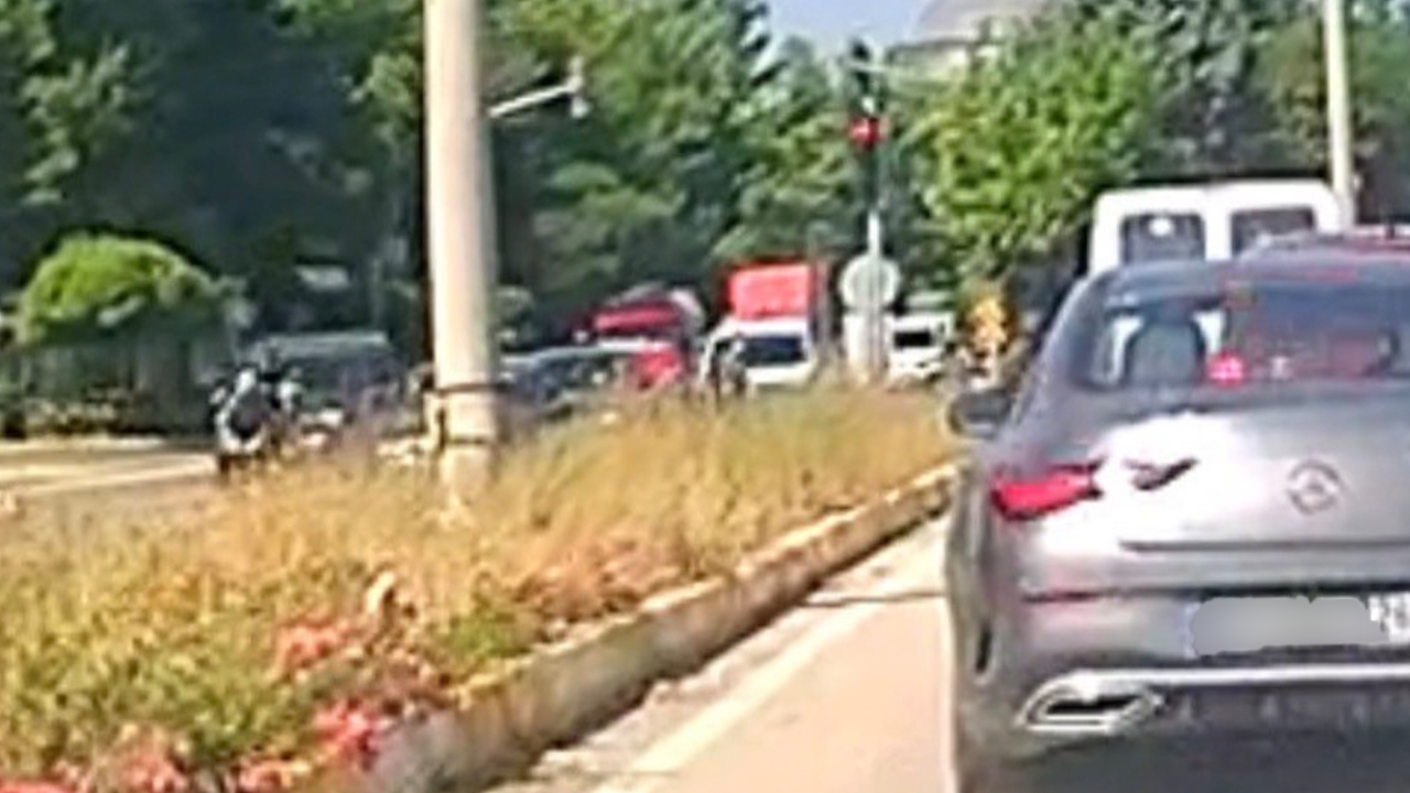 Yaya Geçidindeki Ufak Çaplı Kaza Kameraya Yansıdı