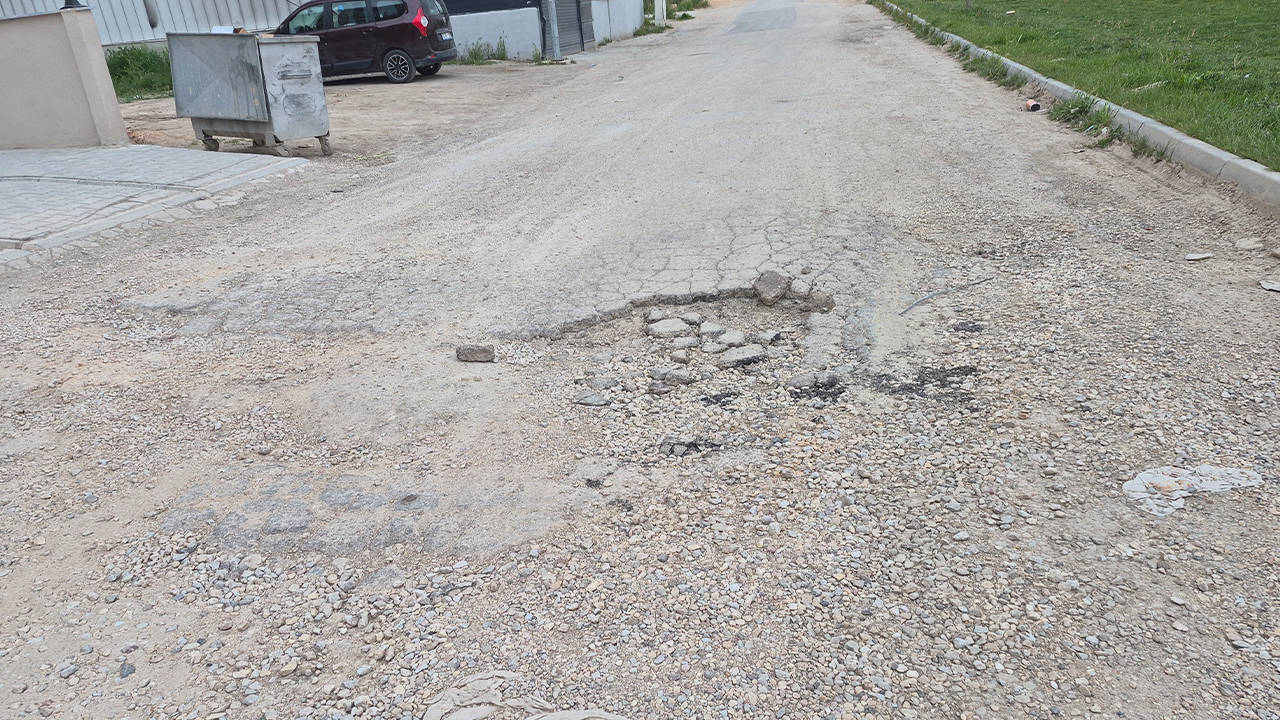 Yol Bakım Ve Onarım Çalışmalarının Yapılması Talep Ediliyor