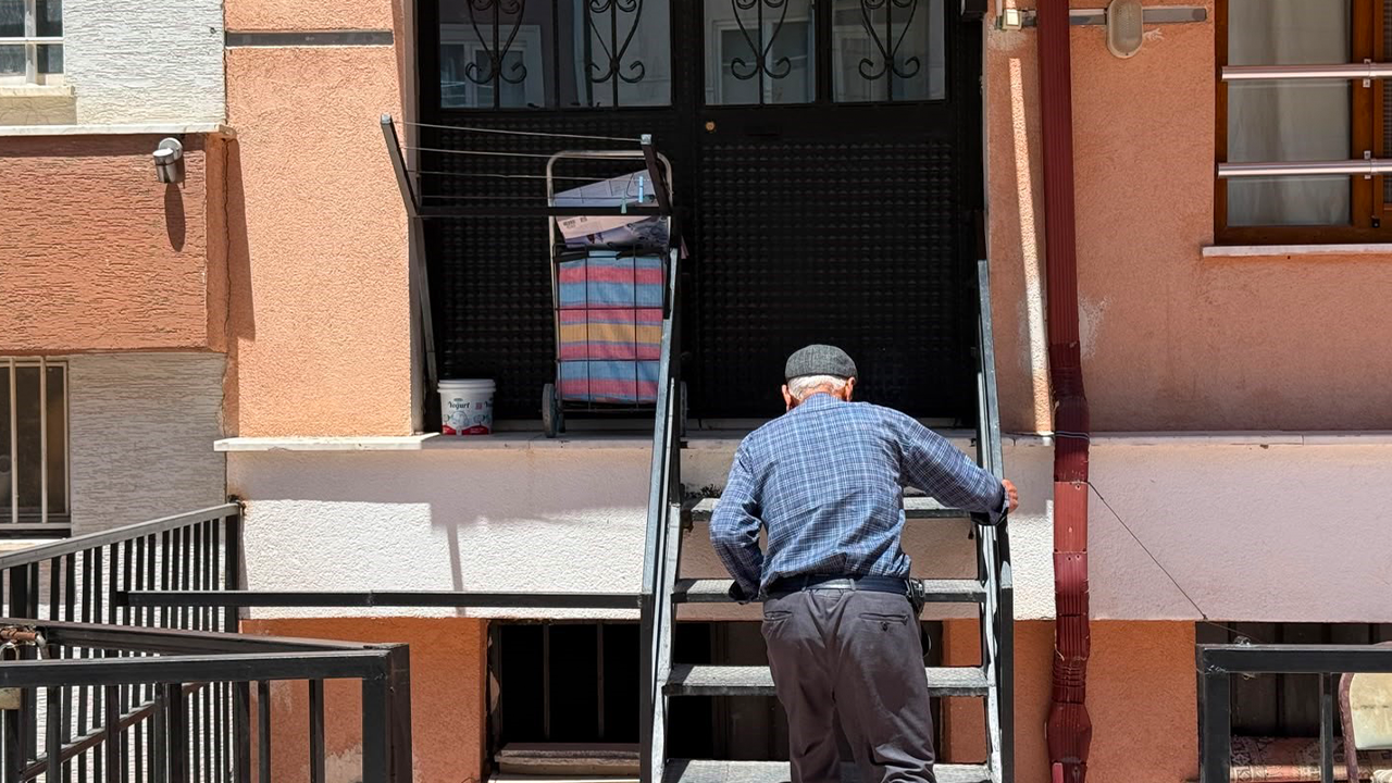 14 Saat Boyunca Telefonda Tutarak Oyaladılar