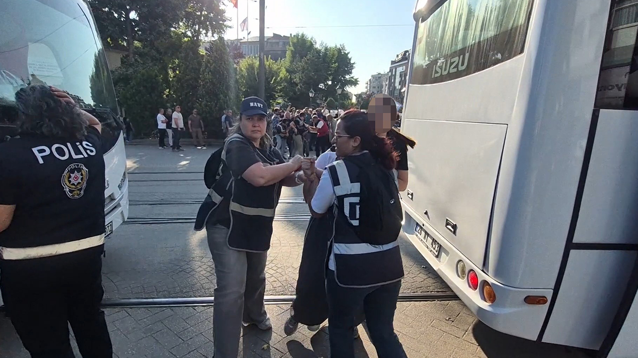 35 Ki̇şi̇ Gözaltina Alindi