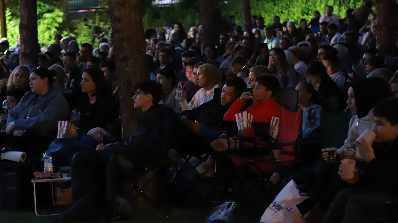 Açık Hava Sinema Gecelerine Yoğun Ilgi