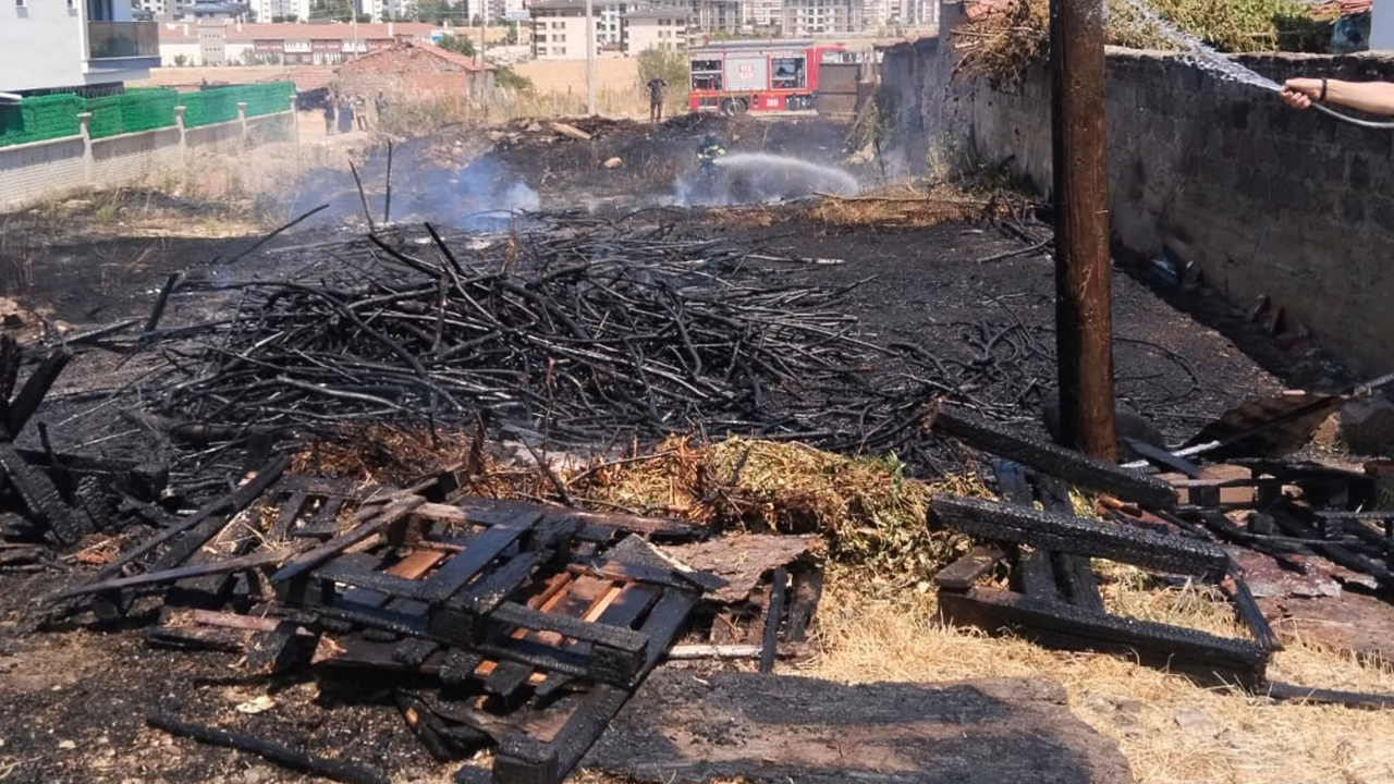 Alevler Geniş Bir Alanı Kapladı