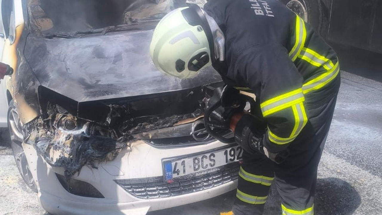 Araç Kısa Süre Içinde Alev Topuna Döndü