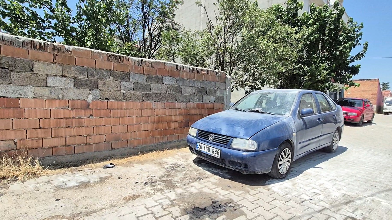 Araçta Çıkan Yangın Çevreye Sıçramadan Söndürüldü
