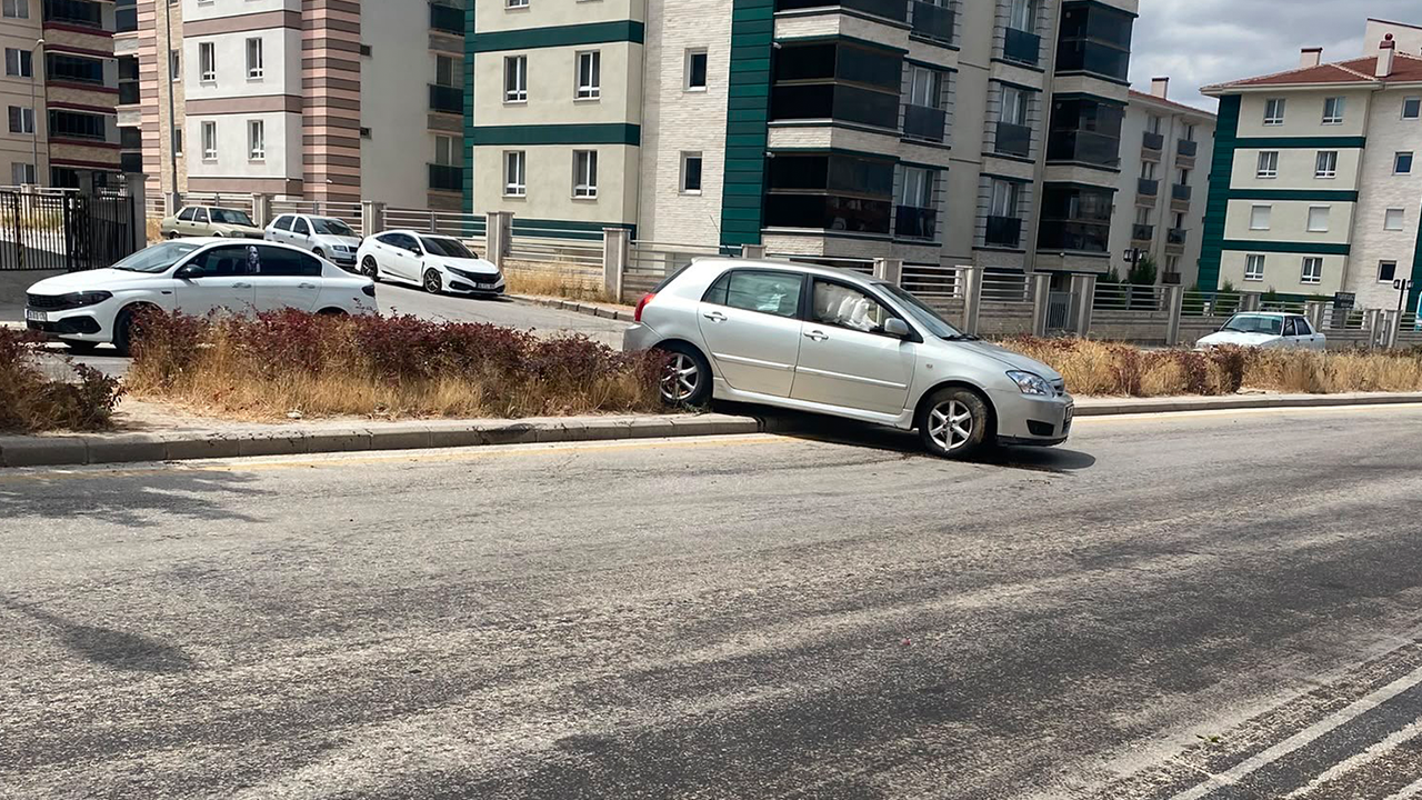 Aynı Noktada Başka Bir Araç Daha Kontrolden Çıktı